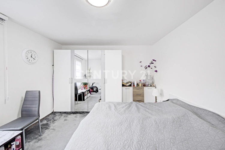 Großes Schlafzimmer