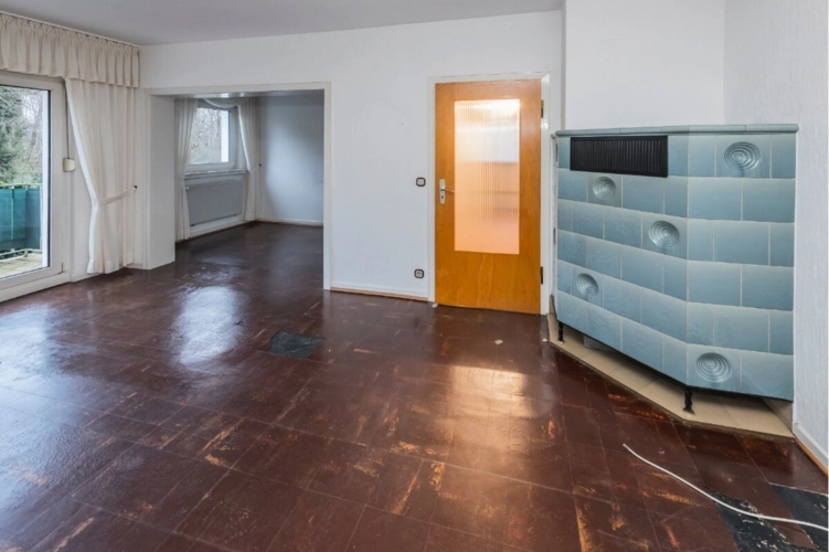 Wohn - Essbereich mit Zugang zum Balkon