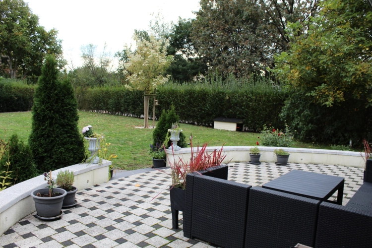 Terrasse und Garten