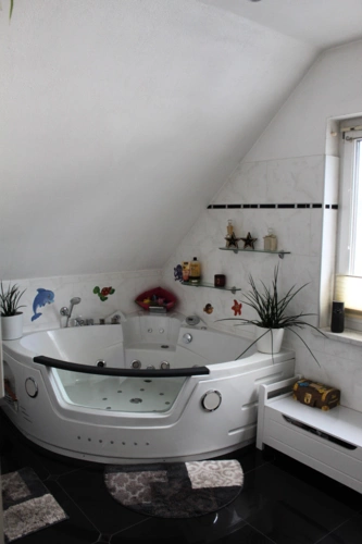 Badewanne mit Whirlpool
