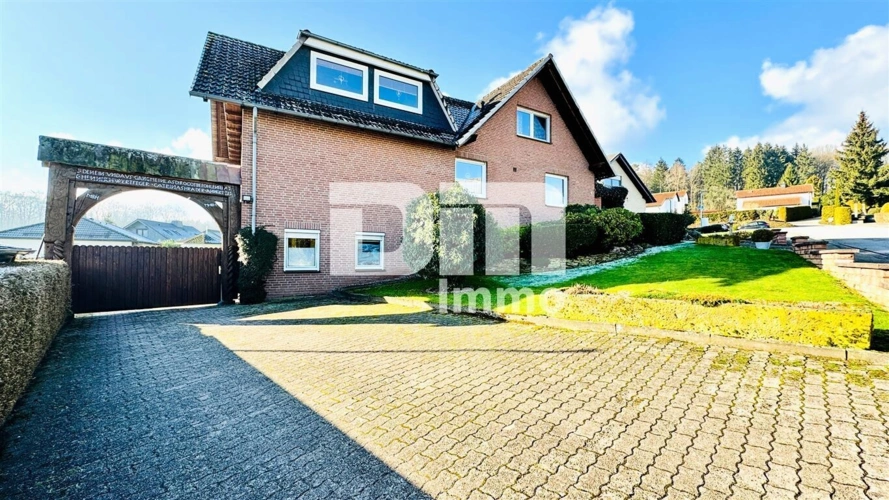 Vorhof / Zufahrt / Großer Vorgartenbereich