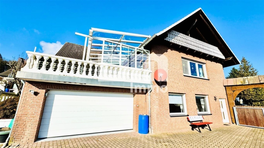 Seitenansicht / Innenhof groß / Zufahrt
