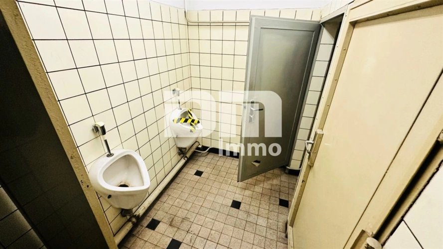 EG Bürogebäude WCs + Pissoirs