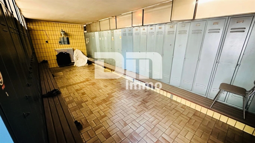 2. OG Bürogebäude Umkleidekabine / Lager groß