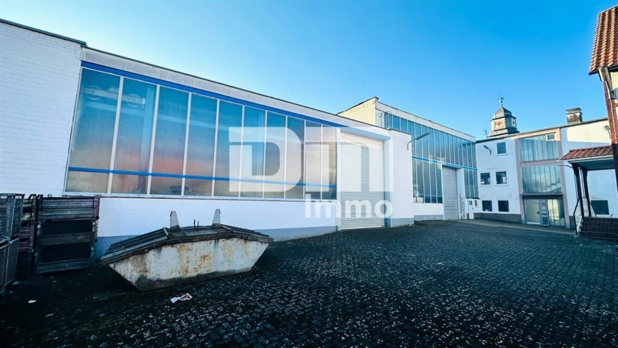 Titel Innenhof / Tor Halle 2 / Tor Halle 1