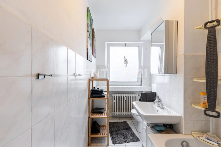 2.OG links Badezimmer