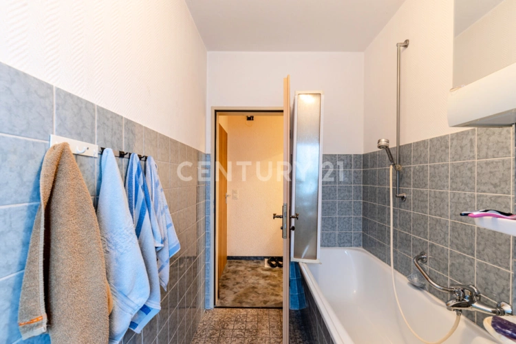 2.OG rechts Badezimmer