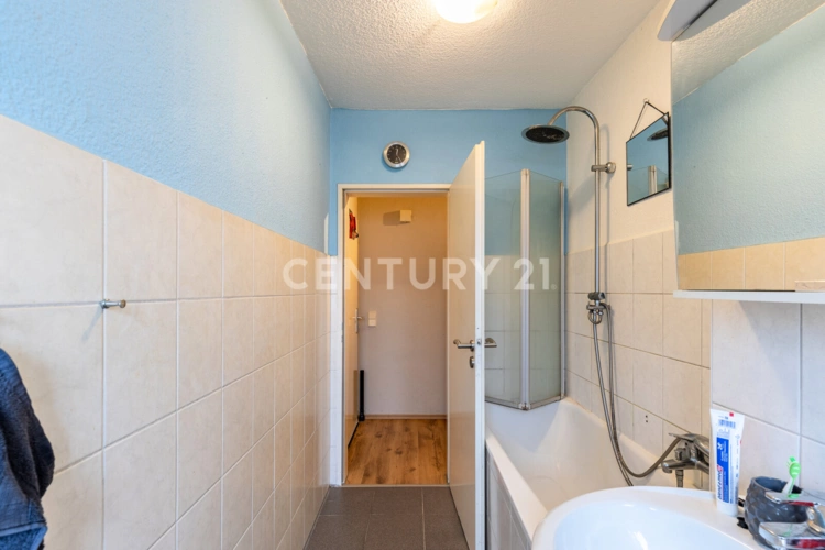 DG rechts Badezimmer