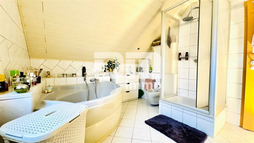 OG / DG Badezimmer Wanne / Dusche / Bidet