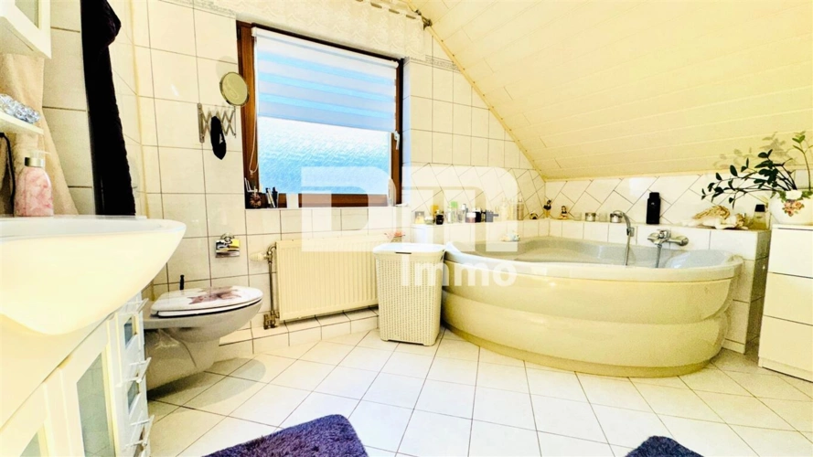OG / DG Badezimmer Wanne / Dusche / Bidet