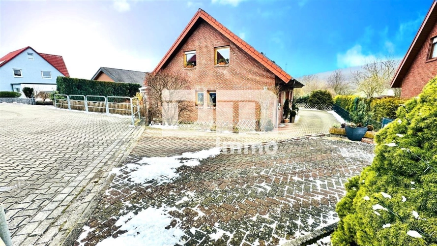 Zufahrt / Einfahrt / Stellplatz