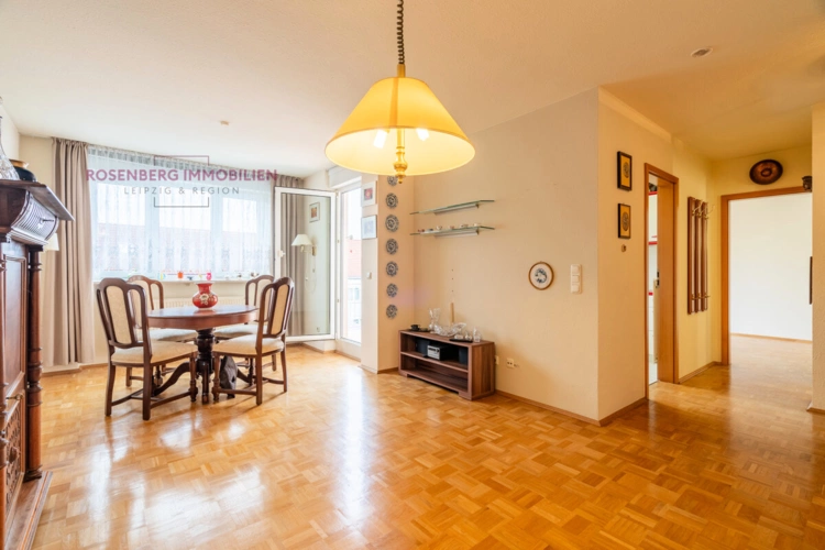 Wohn-&Essbereich mit Zugang Balkon