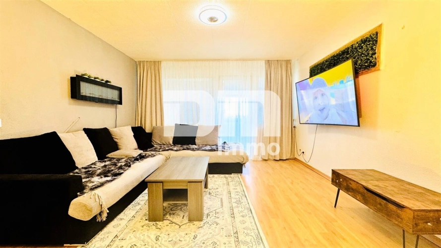 Wohn / Esszimmer / Zugang Balkon