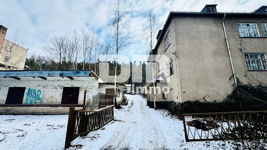 Hauptzufahrt Areal Empfangshaus / Rampe
