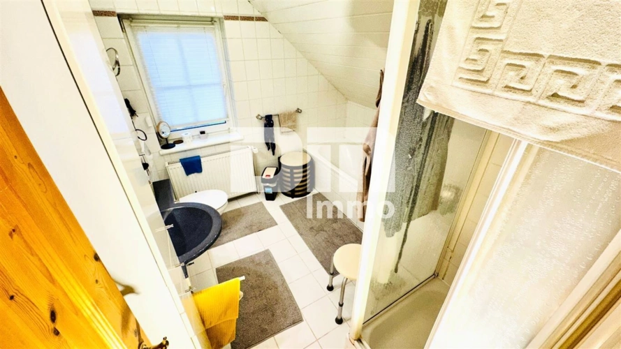 OG / DG Badezimmer mit Dusche / Wanne