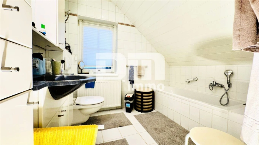 OG / DG Badezimmer mit Dusche / Wanne