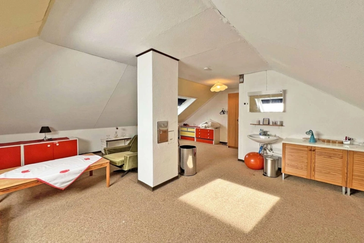 helles Schlafzimmer im DG