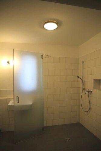 Duschbad 1 bodengleiche Dusche und WC