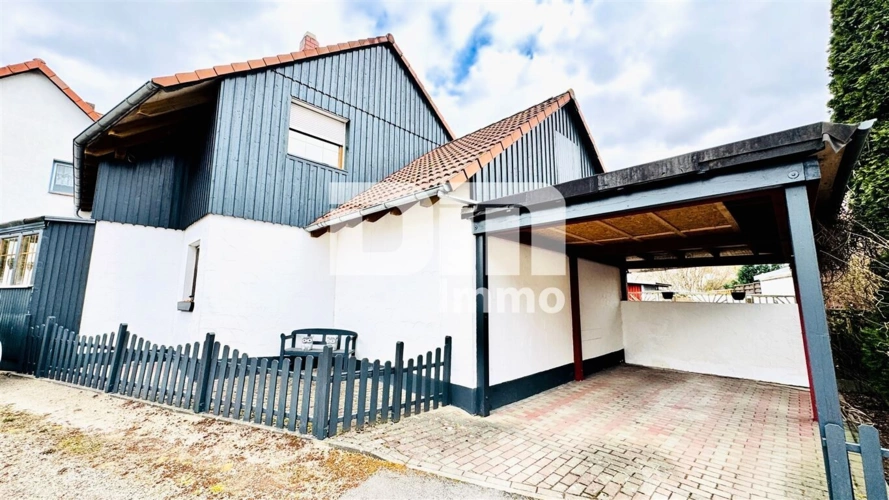 Rückansicht / Carport