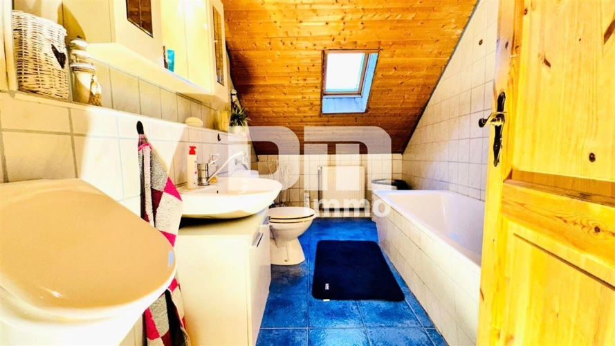 OG / DG Badezimmer Wanne / Pissoir