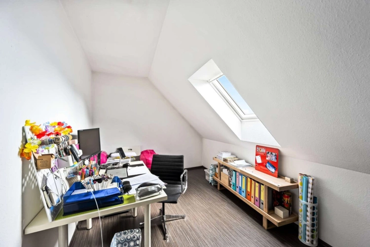 Schlafzimmer oder Büro im DG