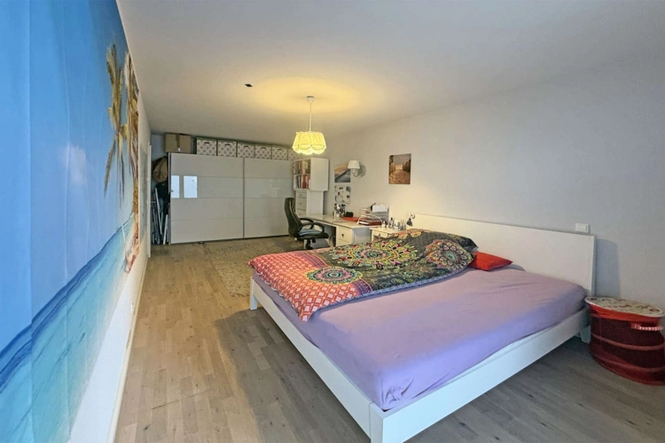 Großes Schlafzimmer