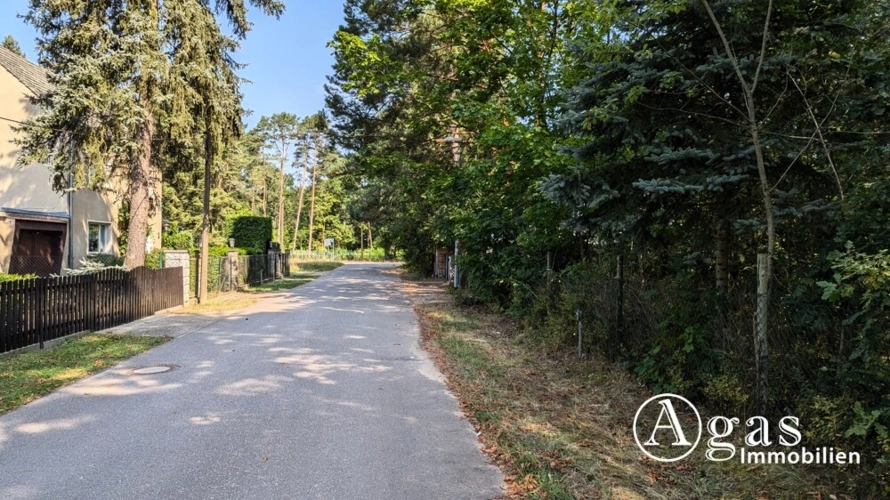 Straße vor dem Grundstück