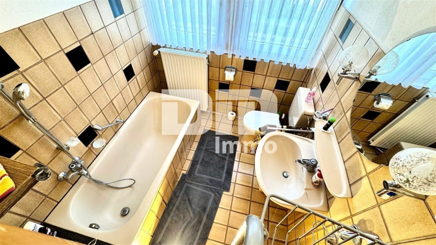 OG / DG Badezimmer Wanne / Dusche WE2