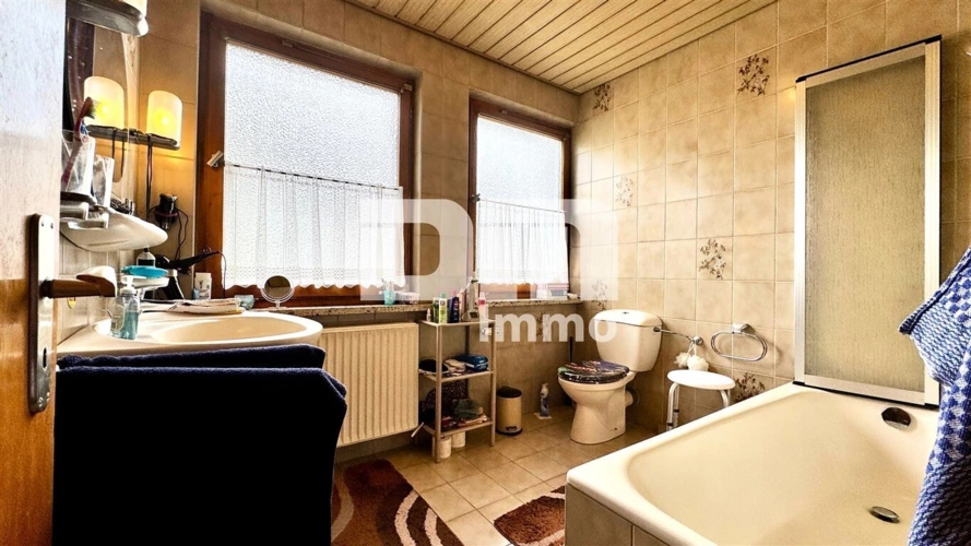EG Badezimmer / Wanne / Dusche WE1