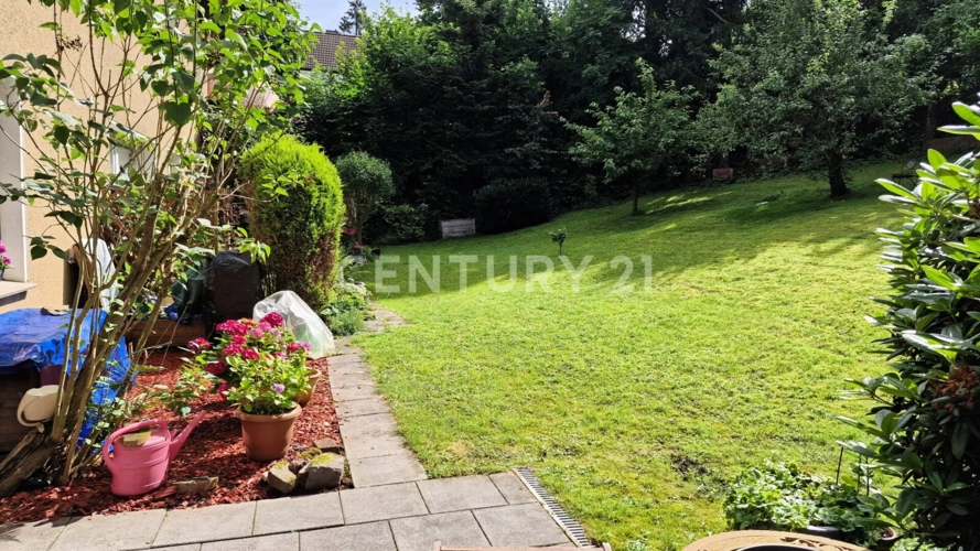 EG rechts Terrasse & Garten