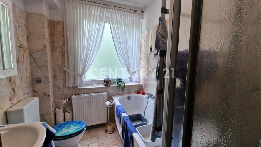 OG links Badezimmer