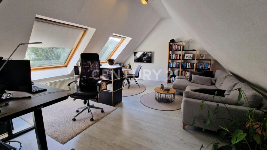 DG rechts Spitzboden Arbeitszimmer