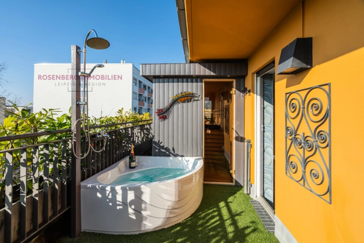 Whirlpool mit Dusche