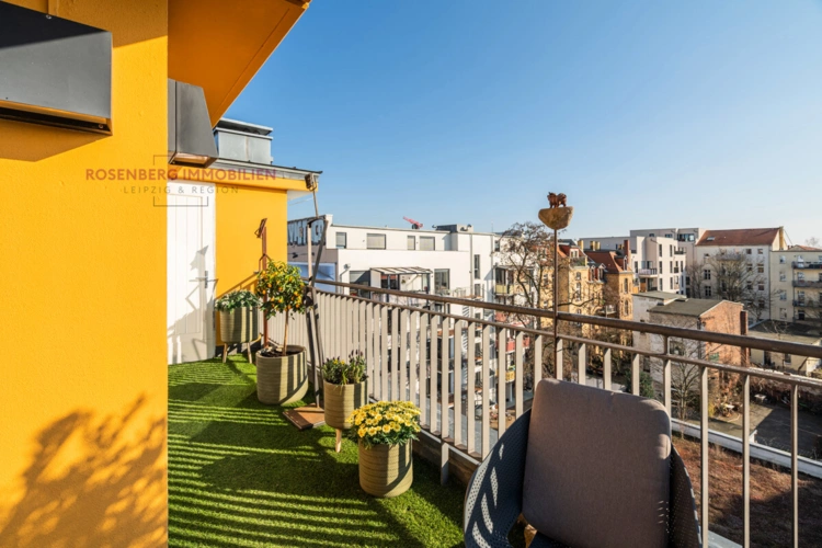Terrasse 2 mit Zugang Abstellkammer