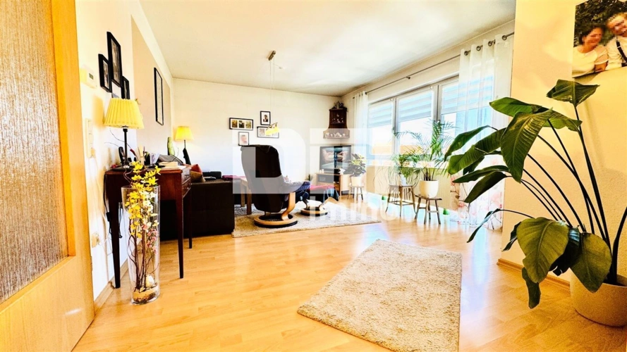 1.OG links Wohn / Esszimmer / Zugang Balkon