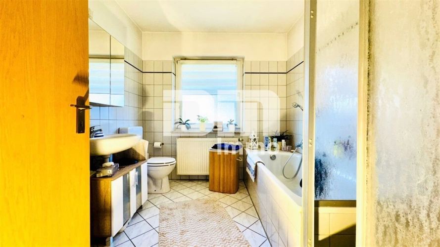 1.OG links / Badewanne / Dusche