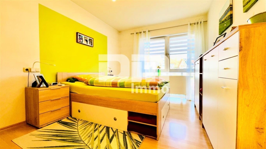 1.OG links Schlafzimmer