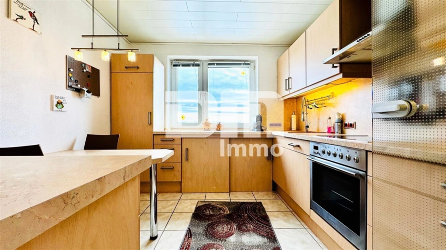 EG Küche mit Einbauküche und Panoramablick