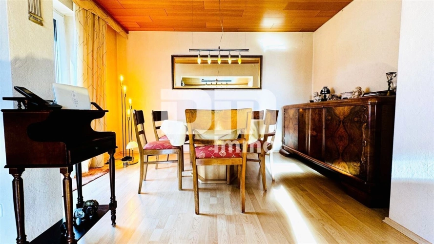 EG Wohn / Esszimmer mit Zugang zum Balkon