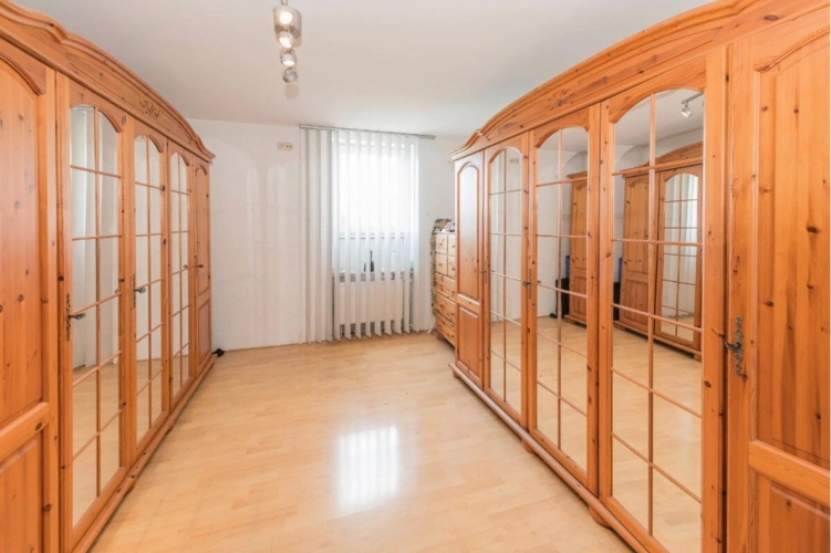 Kinder- oder Bekleidungszimmer