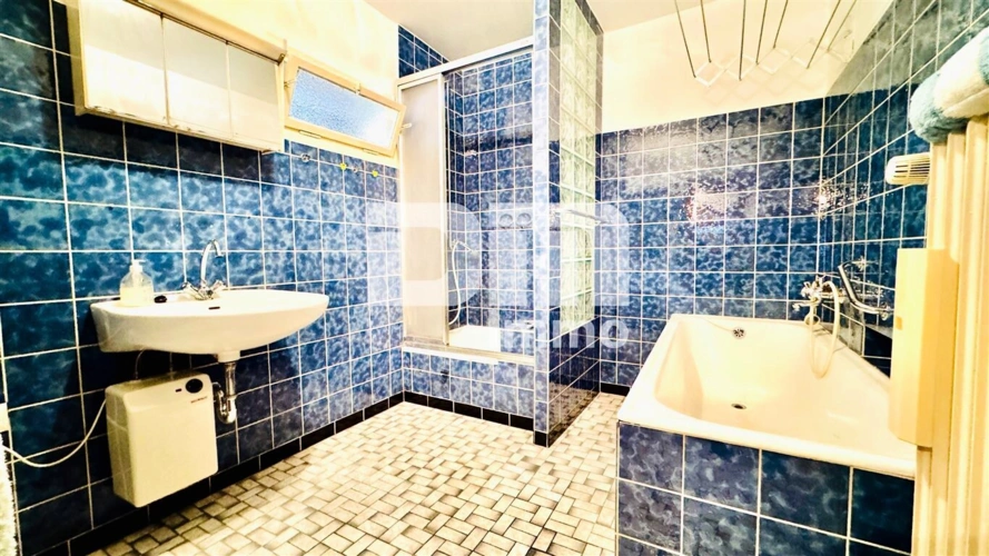 EG Gebäudeteil 1 / Badezimmer Wanne / Dusche