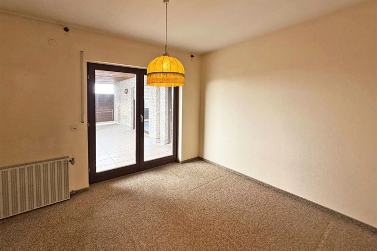 Zimmer mit Balkonzugang