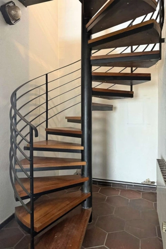 Charmante Holzwendeltreppe