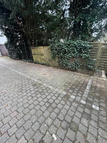 23 Parkplatz