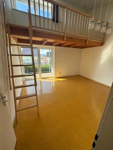 29 Zimmer 1 OG mit Galerie und Zugang zum Balkon