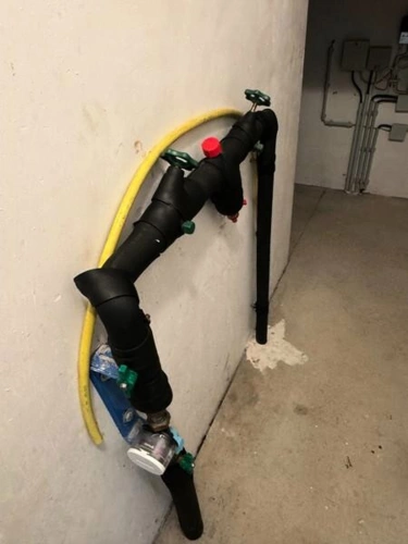 15 Technik unter der Treppe Wasser
