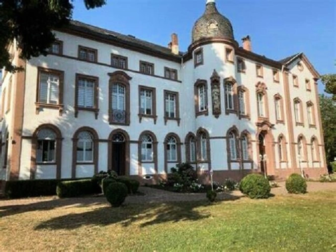 HB Schloß Ayl Ansicht Hauptfassade