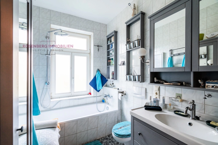 Bad mit Wanne