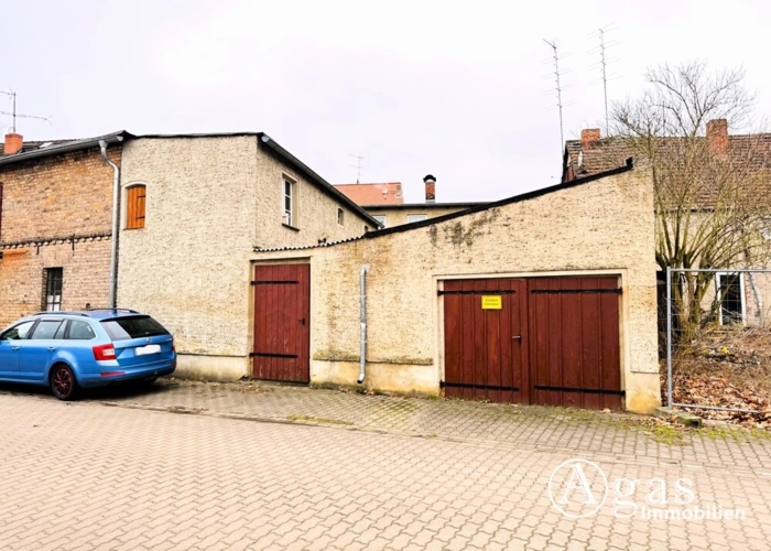 Einfahrt Garage