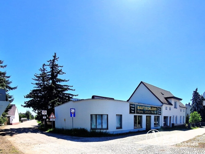 Einfamilienhaus mit Werkstatt
